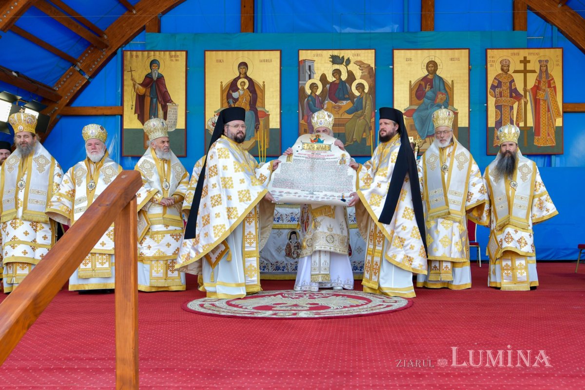 „Eliberatori ai creștinilor persecutați și protectori ai Bisericii” 254931