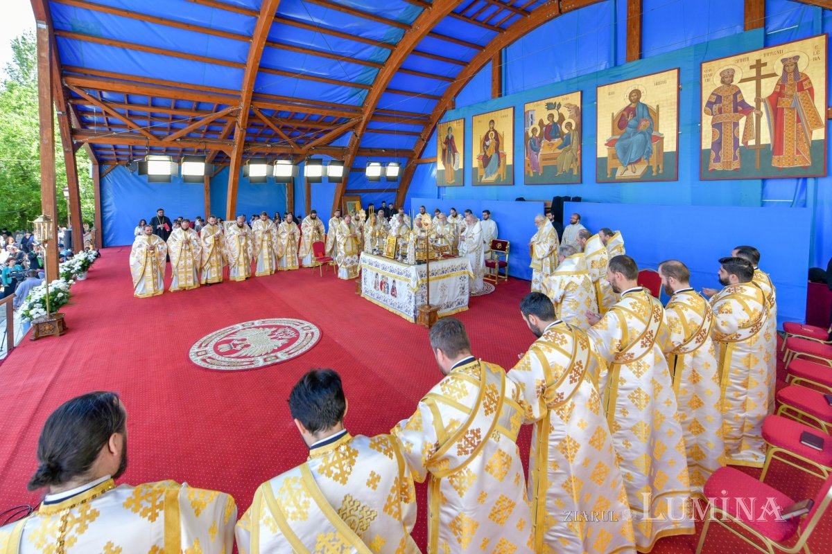 „Eliberatori ai creștinilor persecutați și protectori ai Bisericii” 254939