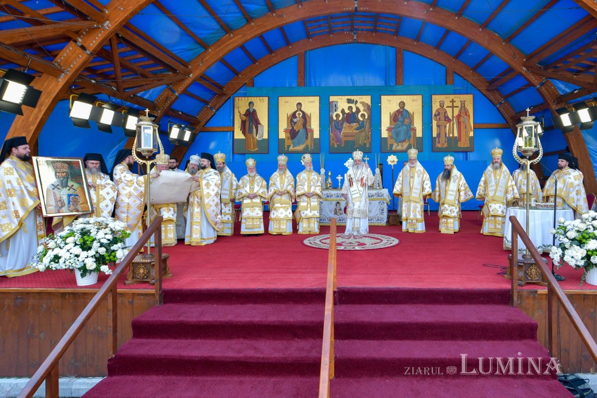 „Eliberatori ai creștinilor persecutați și protectori ai Bisericii” 254941