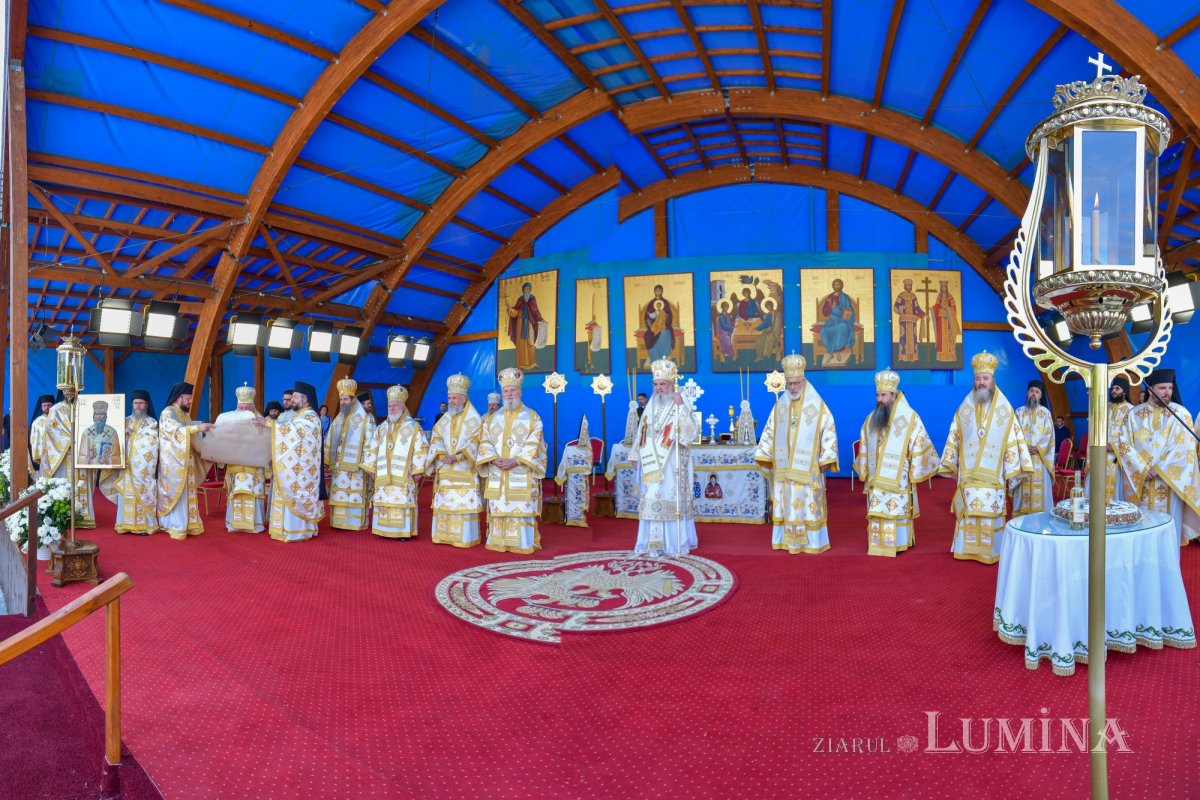 „Eliberatori ai creștinilor persecutați și protectori ai Bisericii” 254942