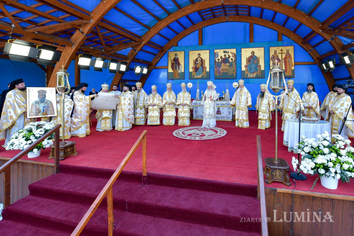 „Eliberatori ai creștinilor persecutați și protectori ai Bisericii” 254943