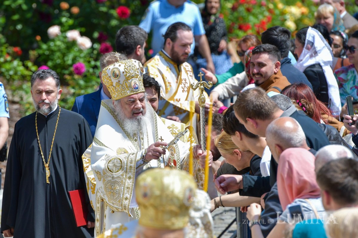 „Eliberatori ai creștinilor persecutați și protectori ai Bisericii” 254950