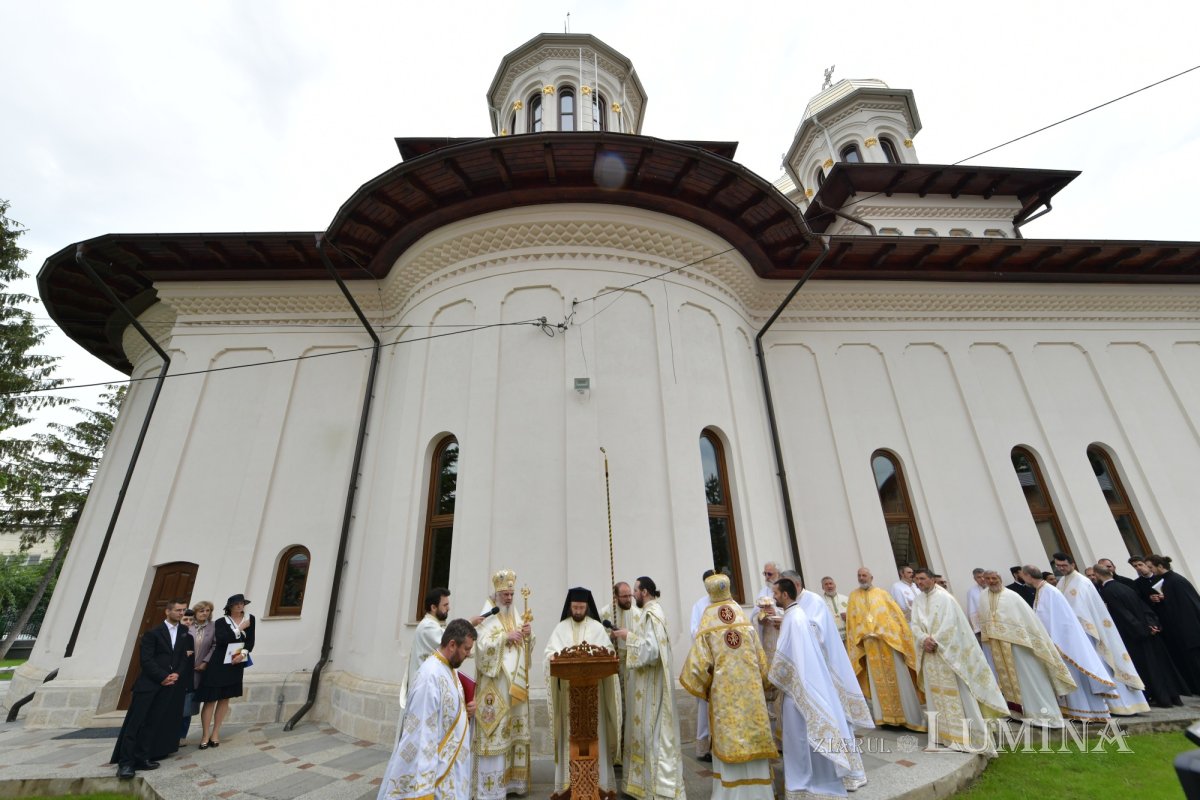 Biserica „Maica Precista” din Ploiești a fost resfințită 255973