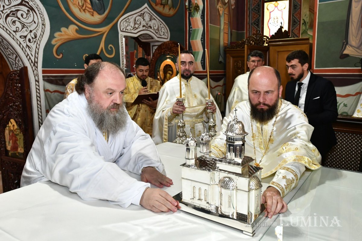 Veșmânt de har pentru o nouă biserică bucureșteană 256191