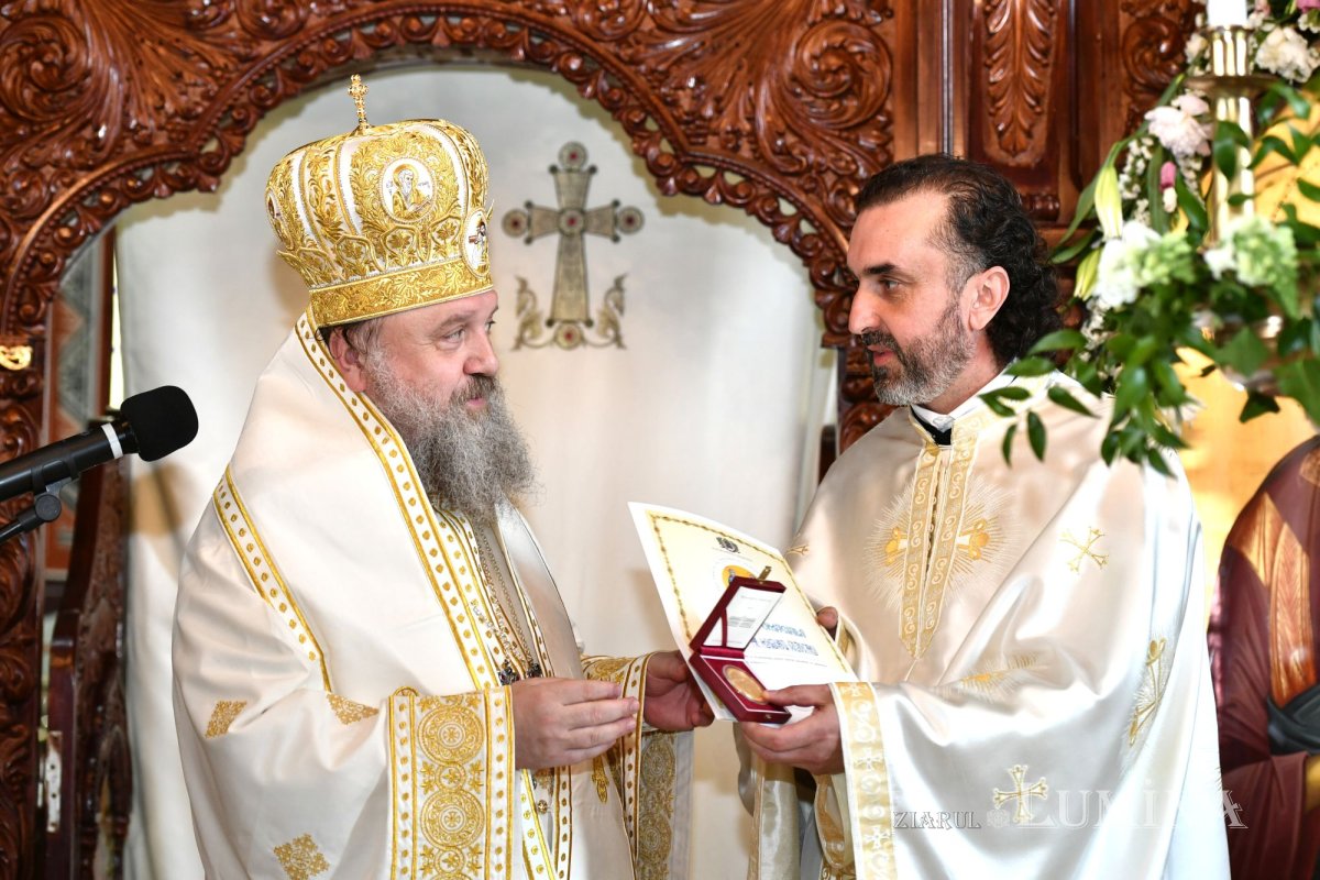 Veșmânt de har pentru o nouă biserică bucureșteană 256220