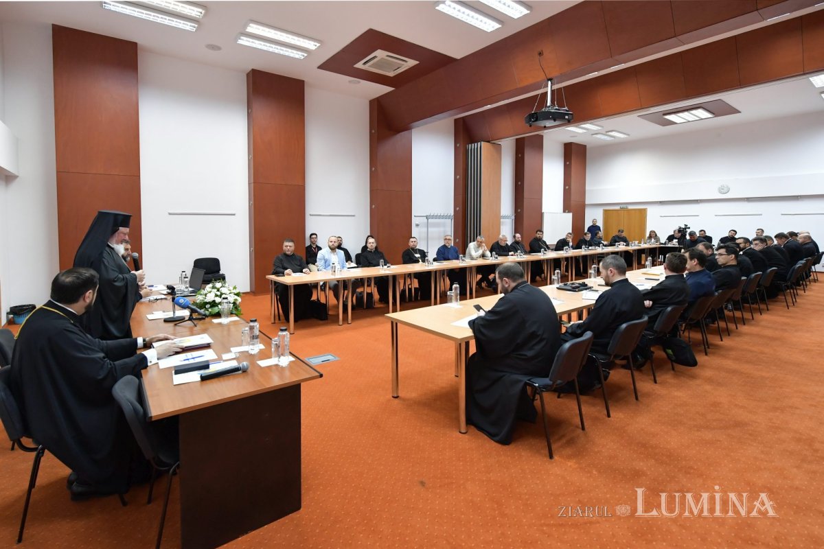 Consfătuire a directorilor seminariilor și liceelor teologice la București 256454