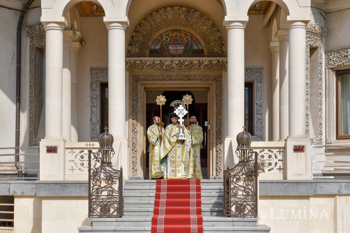 „Ziua constituirii Bisericii lui Hristos ca adunare a popoarelor în iubirea Preasfintei Treimi” 256885