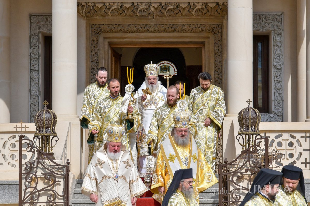 „Ziua constituirii Bisericii lui Hristos ca adunare a popoarelor în iubirea Preasfintei Treimi” 256886