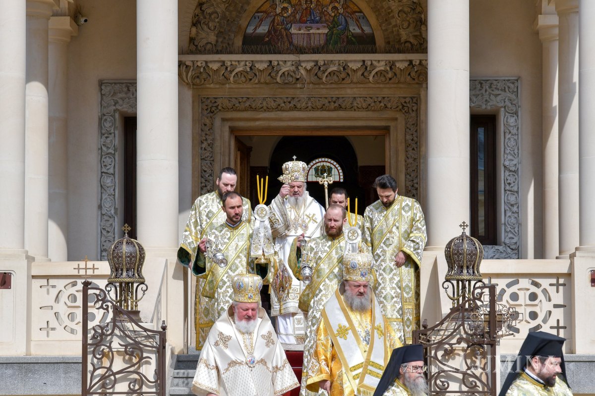 „Ziua constituirii Bisericii lui Hristos ca adunare a popoarelor în iubirea Preasfintei Treimi” 256887