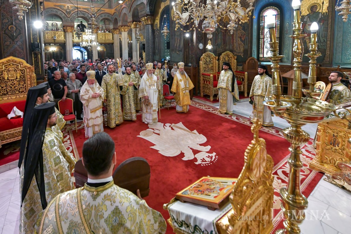 „Ziua constituirii Bisericii lui Hristos ca adunare a popoarelor în iubirea Preasfintei Treimi” 256893