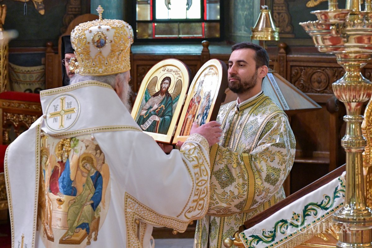 „Ziua constituirii Bisericii lui Hristos ca adunare a popoarelor în iubirea Preasfintei Treimi” 256895