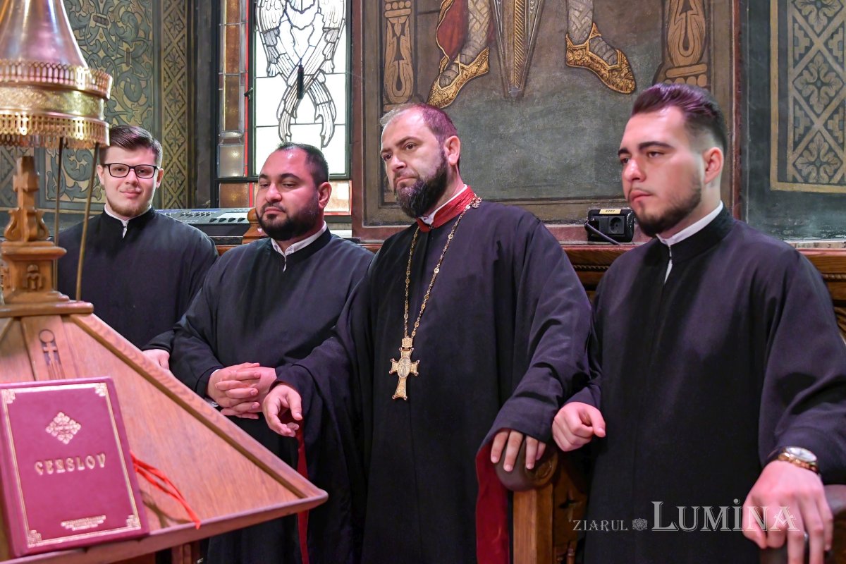 „Ziua constituirii Bisericii lui Hristos ca adunare a popoarelor în iubirea Preasfintei Treimi” 256901