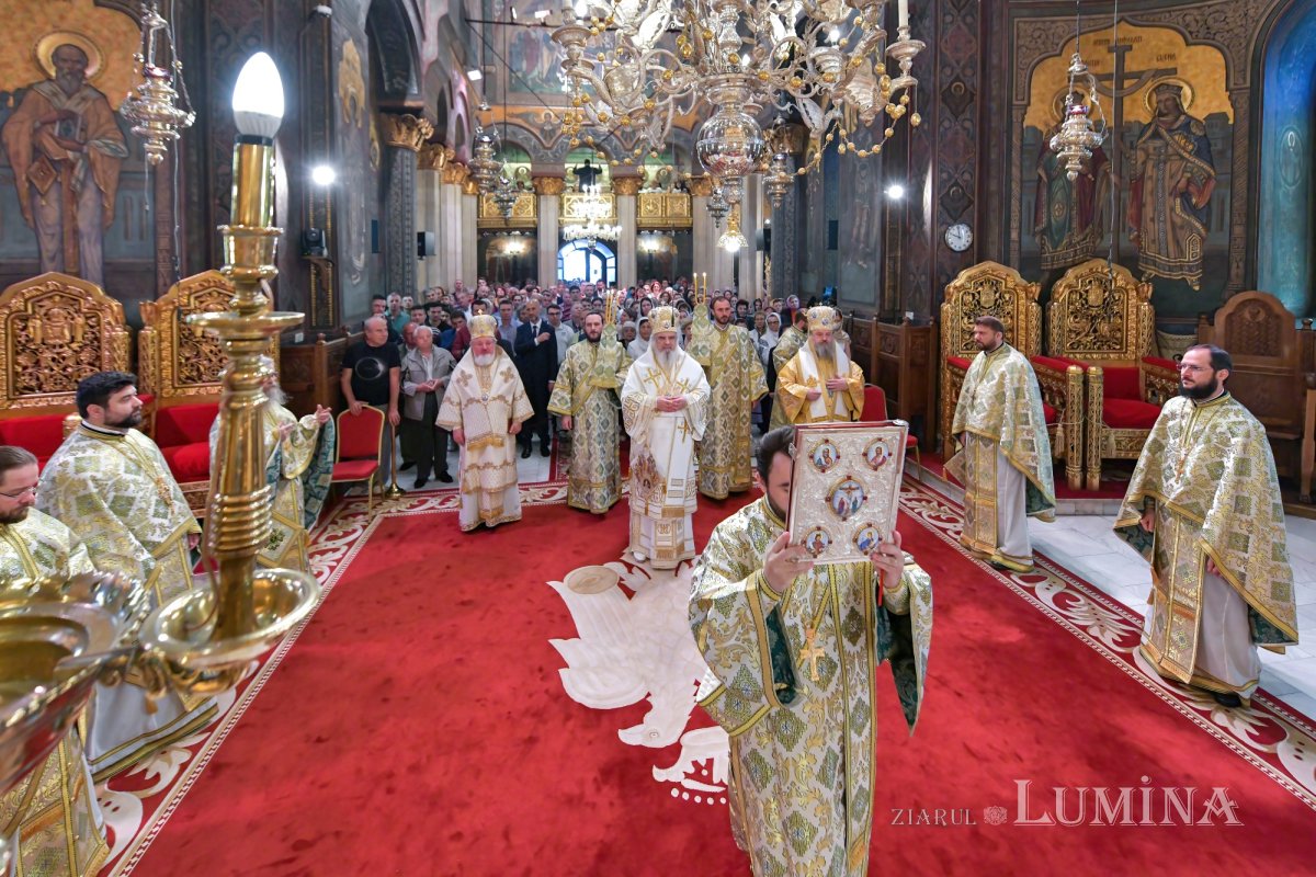 „Ziua constituirii Bisericii lui Hristos ca adunare a popoarelor în iubirea Preasfintei Treimi” 256902