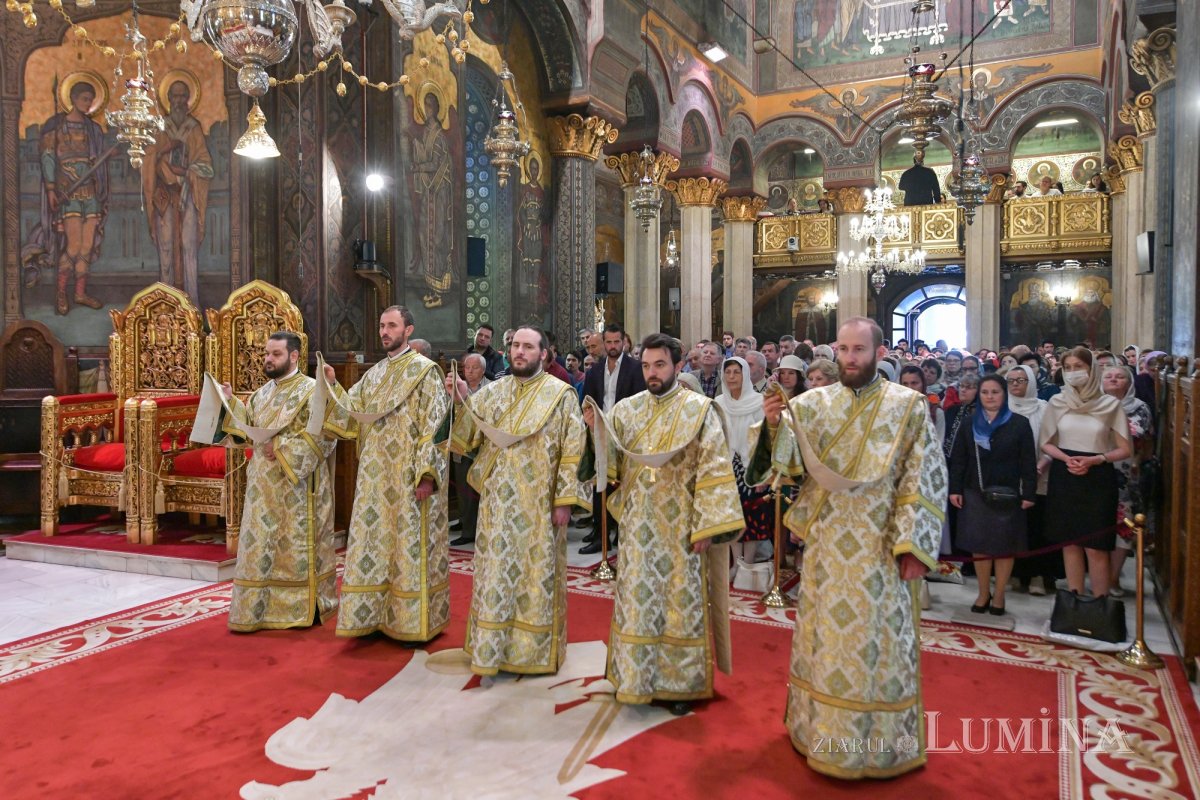 „Ziua constituirii Bisericii lui Hristos ca adunare a popoarelor în iubirea Preasfintei Treimi” 256928