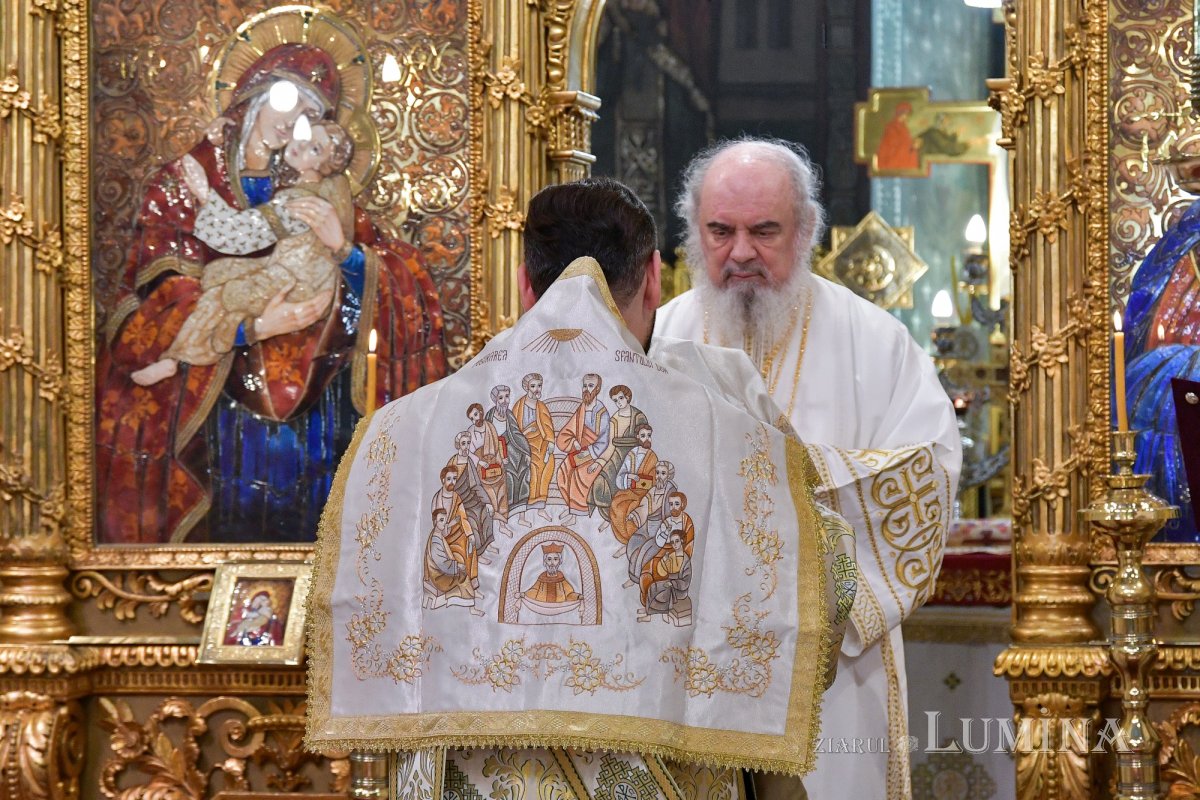 „Ziua constituirii Bisericii lui Hristos ca adunare a popoarelor în iubirea Preasfintei Treimi” 256931