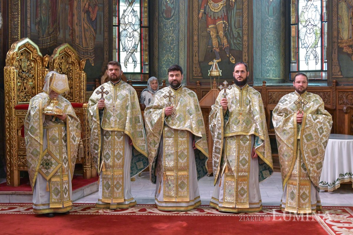 „Ziua constituirii Bisericii lui Hristos ca adunare a popoarelor în iubirea Preasfintei Treimi” 256934