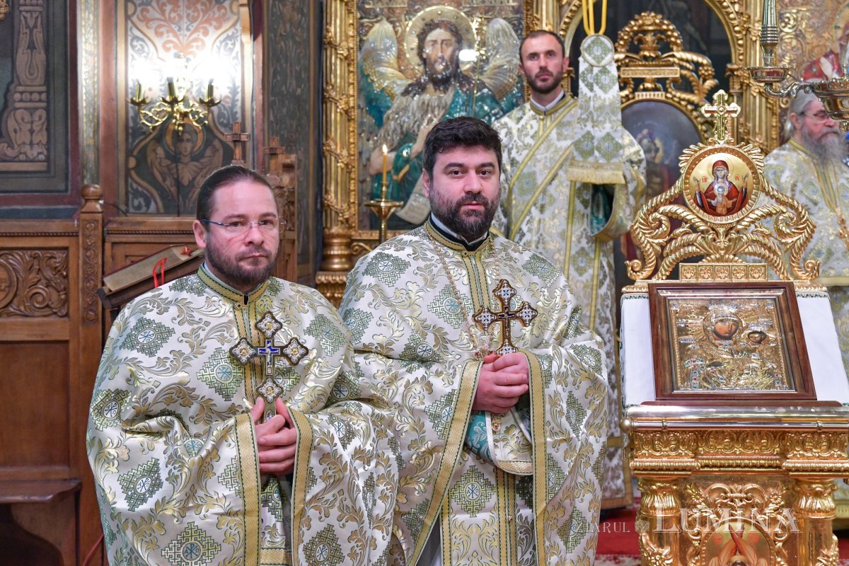 „Ziua constituirii Bisericii lui Hristos ca adunare a popoarelor în iubirea Preasfintei Treimi” 256937