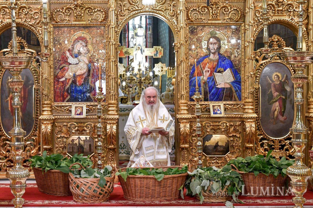 „Ziua constituirii Bisericii lui Hristos ca adunare a popoarelor în iubirea Preasfintei Treimi” 256942