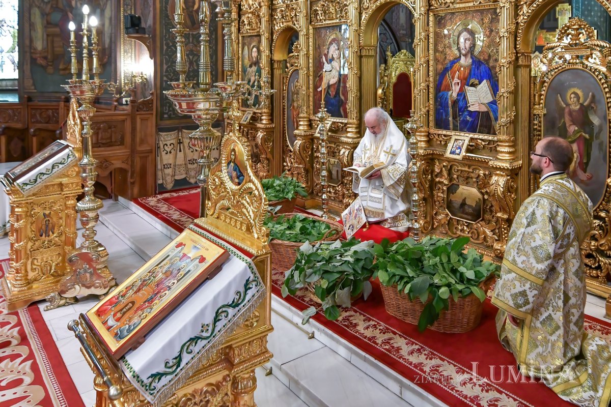 „Ziua constituirii Bisericii lui Hristos ca adunare a popoarelor în iubirea Preasfintei Treimi” 256944