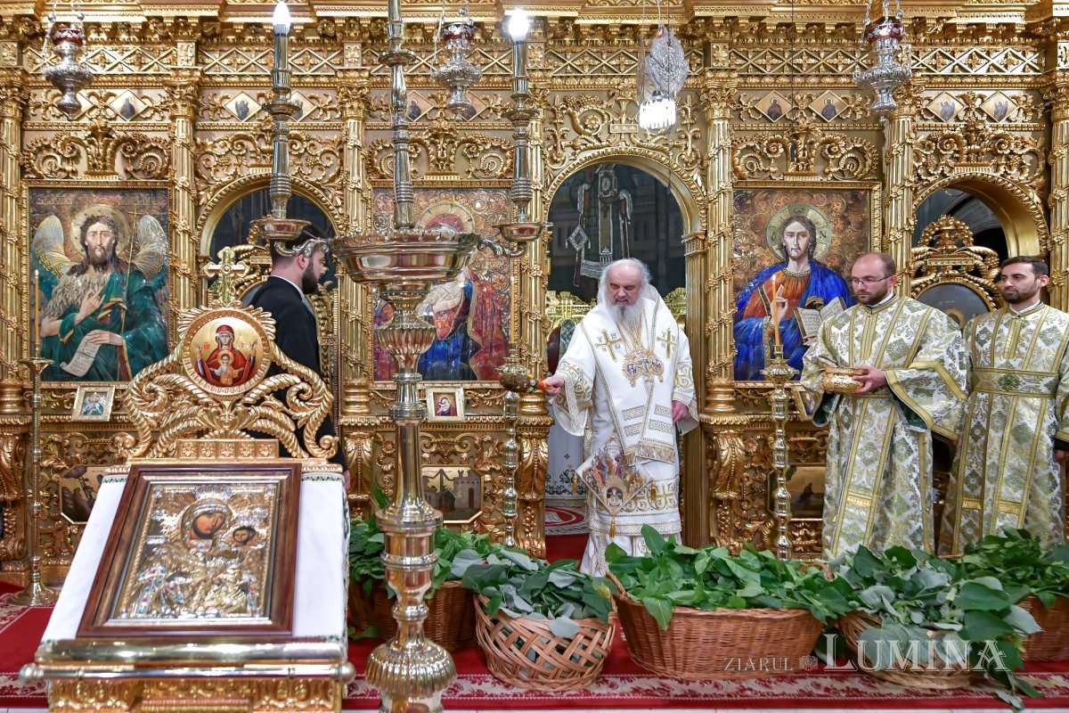 „Ziua constituirii Bisericii lui Hristos ca adunare a popoarelor în iubirea Preasfintei Treimi” 256948