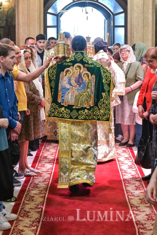 „Ziua constituirii Bisericii lui Hristos ca adunare a popoarelor în iubirea Preasfintei Treimi” 256950