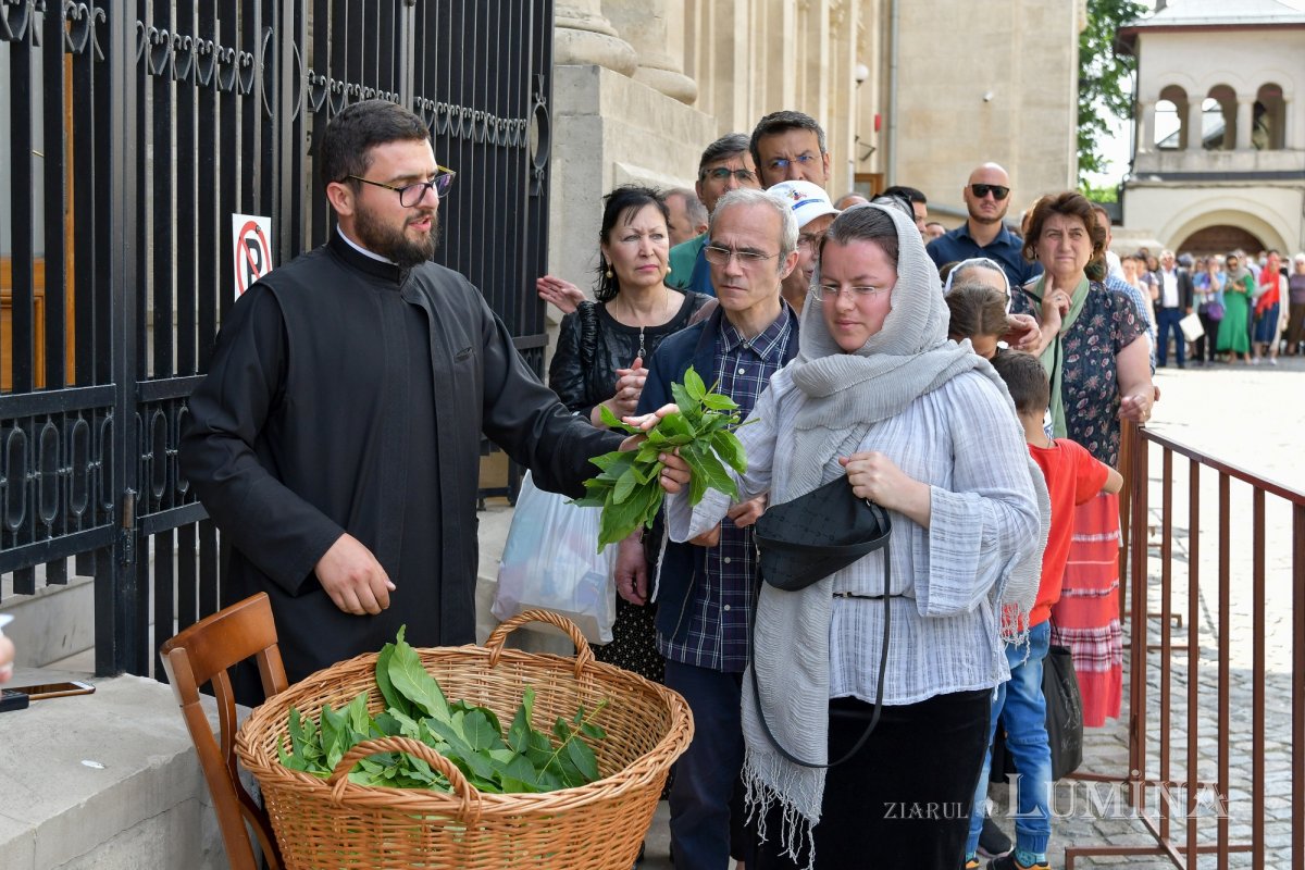 „Ziua constituirii Bisericii lui Hristos ca adunare a popoarelor în iubirea Preasfintei Treimi” 256956