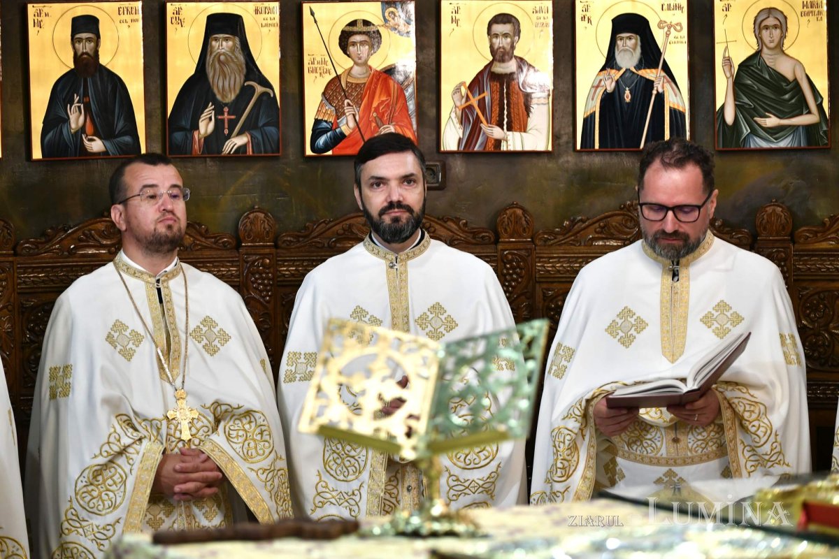 Revederea promoției 2003 a Facultății de Teologie Ortodoxă din București 257617