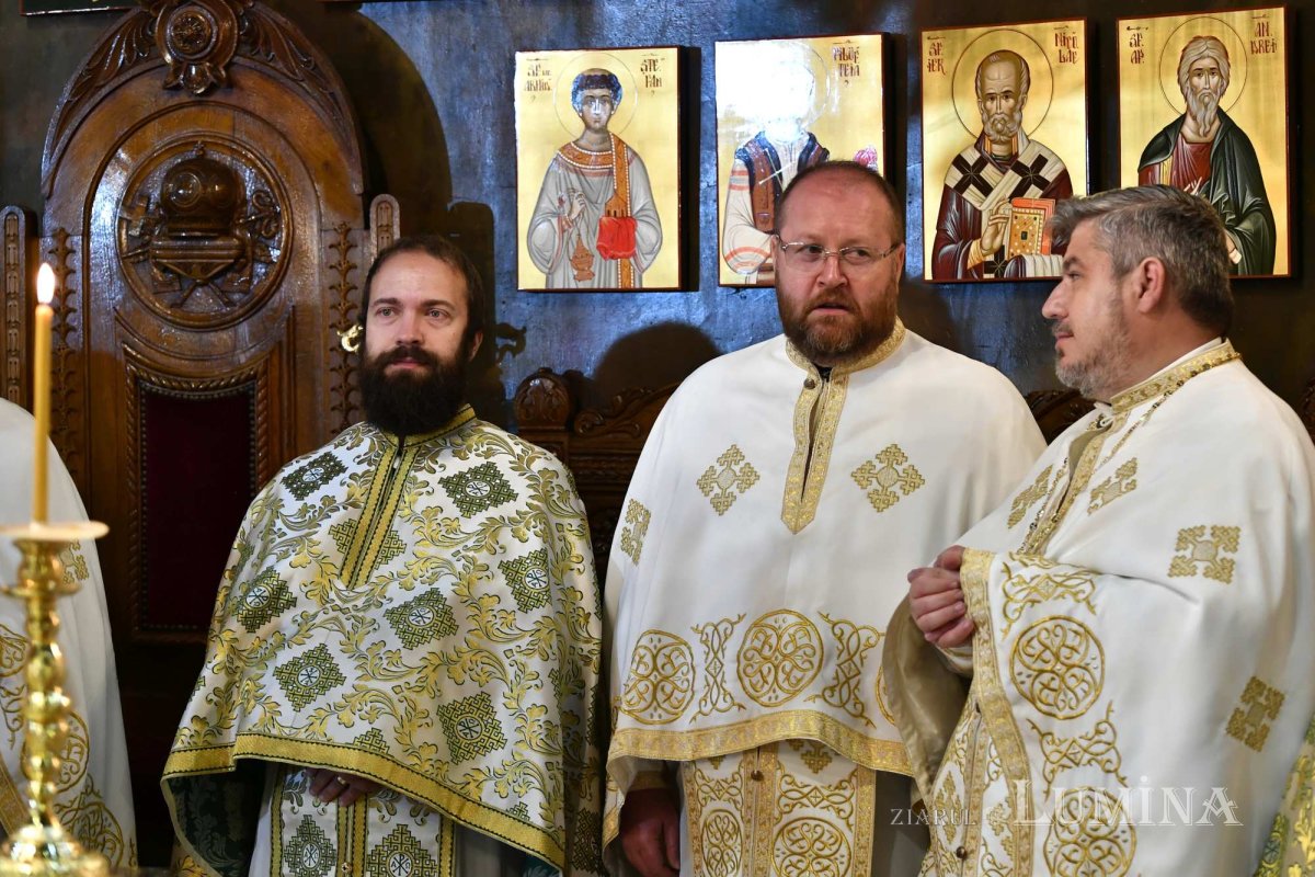 Revederea promoției 2003 a Facultății de Teologie Ortodoxă din București 257618