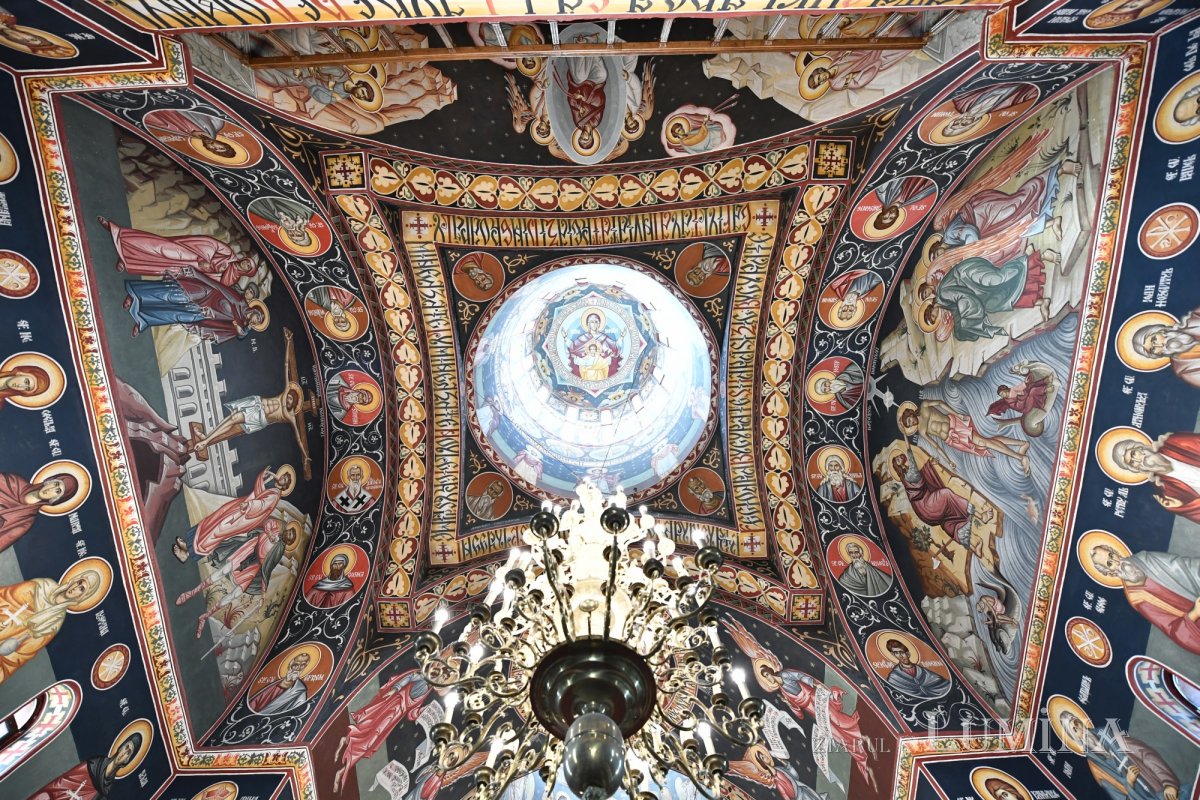 Sfințirea veșmântului pictural al bisericii parohiei prahovene Plopeni Oraș 258013