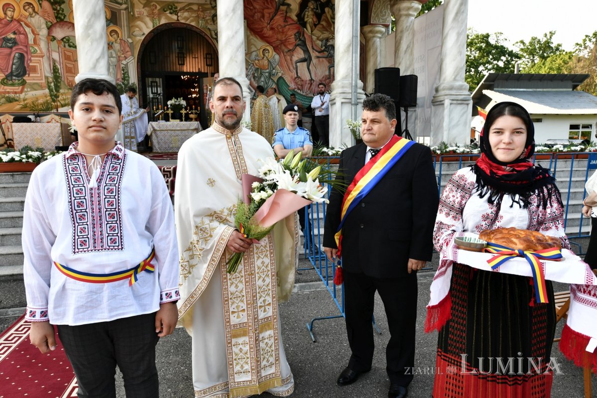 Sfințirea veșmântului pictural al bisericii parohiei prahovene Plopeni Oraș 258014