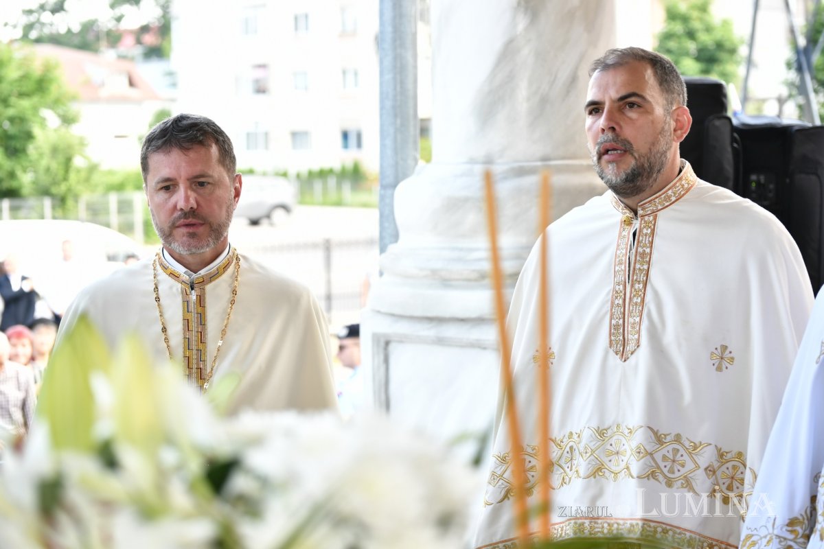 Sfințirea veșmântului pictural al bisericii parohiei prahovene Plopeni Oraș 258021