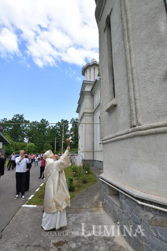 Sfințirea veșmântului pictural al bisericii parohiei prahovene Plopeni Oraș 258023