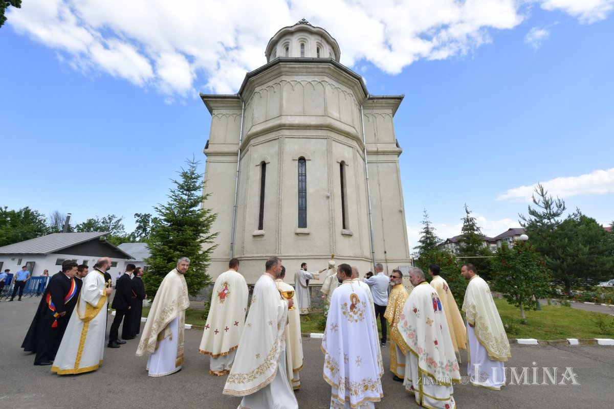 Sfințirea veșmântului pictural al bisericii parohiei prahovene Plopeni Oraș 258024