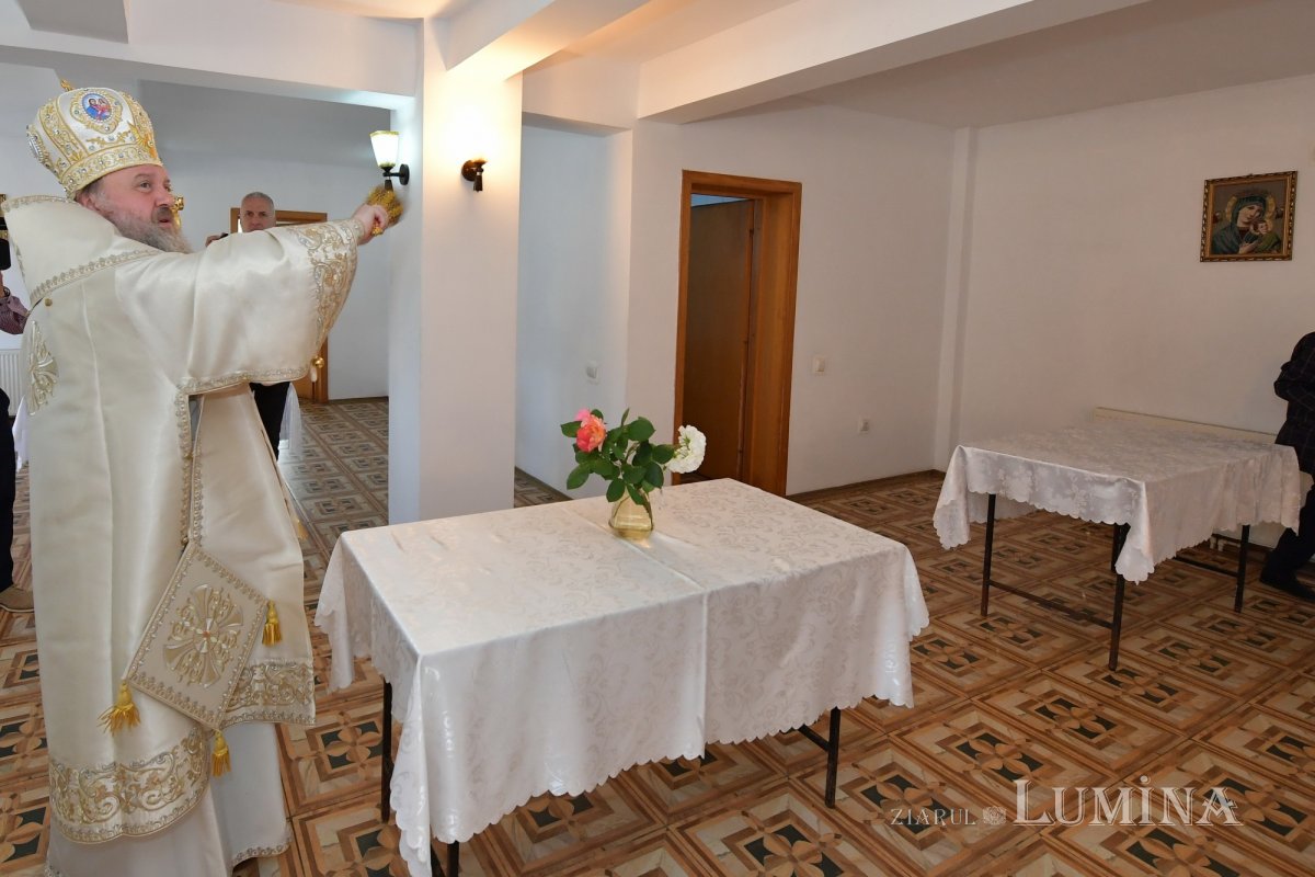 Sfințirea veșmântului pictural al bisericii parohiei prahovene Plopeni Oraș 258025