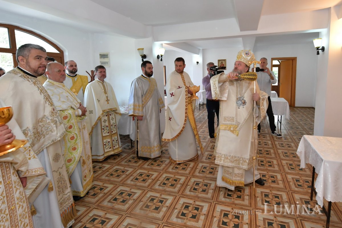 Sfințirea veșmântului pictural al bisericii parohiei prahovene Plopeni Oraș 258026