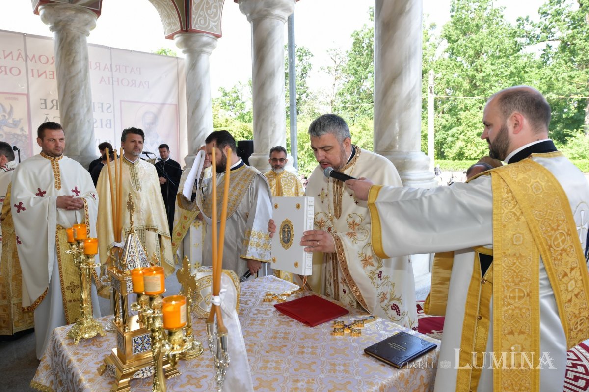 Sfințirea veșmântului pictural al bisericii parohiei prahovene Plopeni Oraș 258034