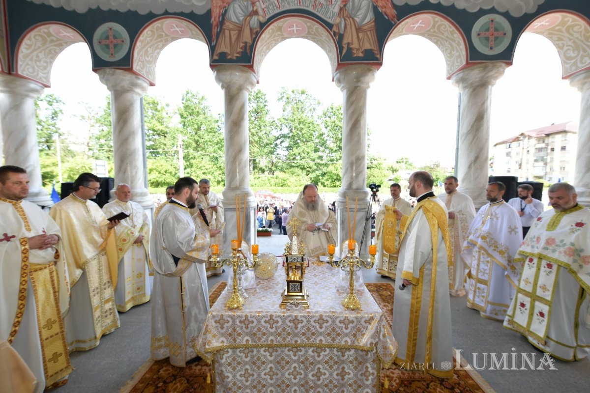 Sfințirea veșmântului pictural al bisericii parohiei prahovene Plopeni Oraș 258035