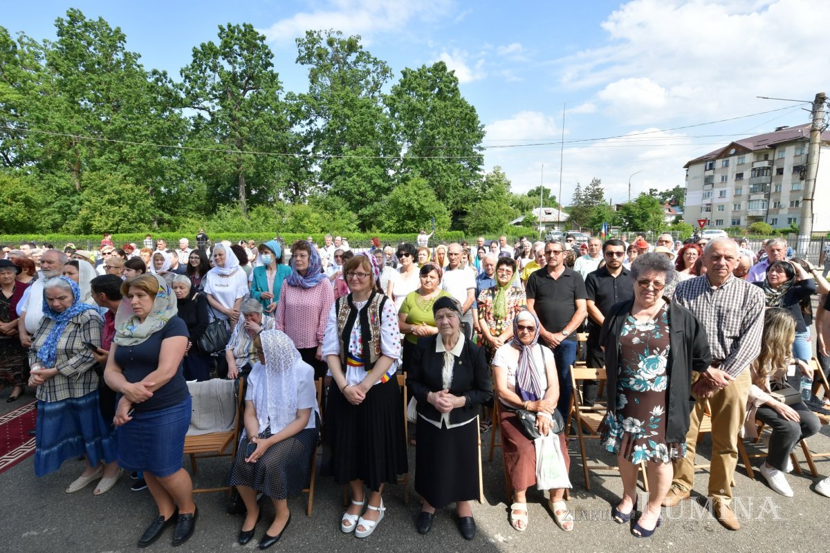 Sfințirea veșmântului pictural al bisericii parohiei prahovene Plopeni Oraș 258043