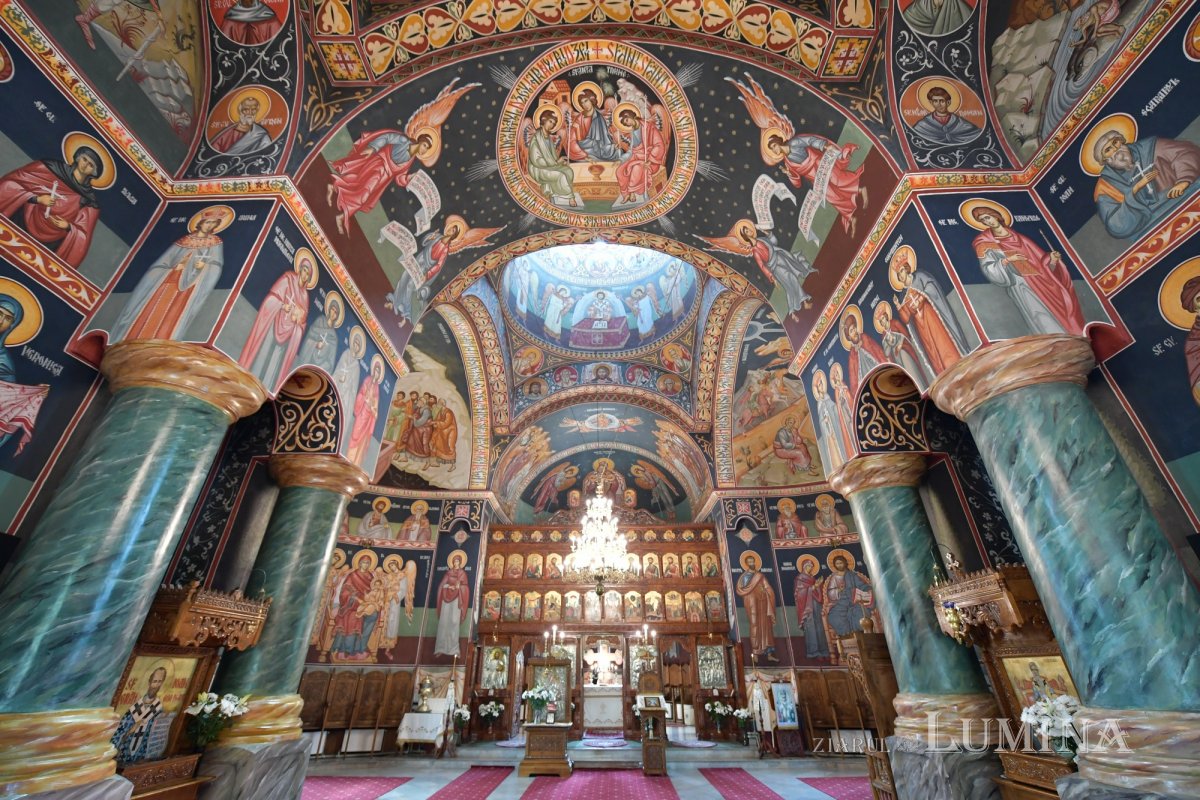 Sfințirea veșmântului pictural al bisericii parohiei prahovene Plopeni Oraș 258048