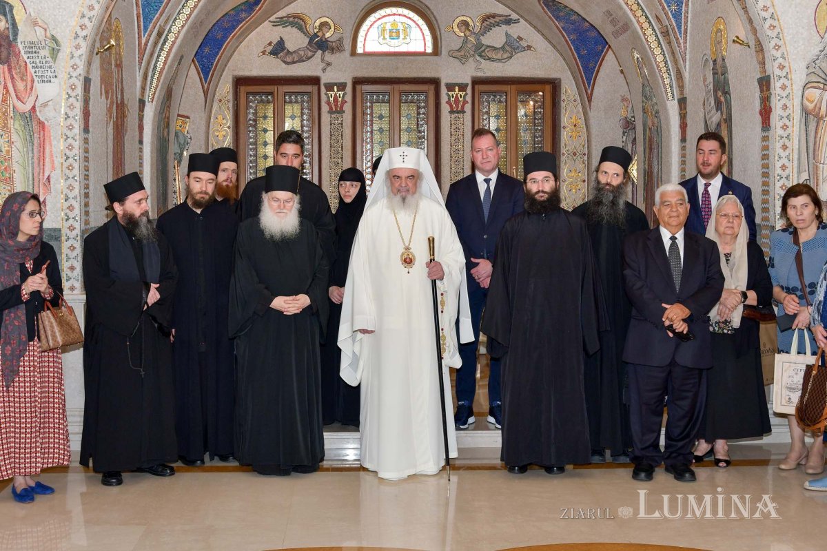 Patriarhul României l-a primit în vizită pe arhimandritul Efrem Vatopedinul 258311