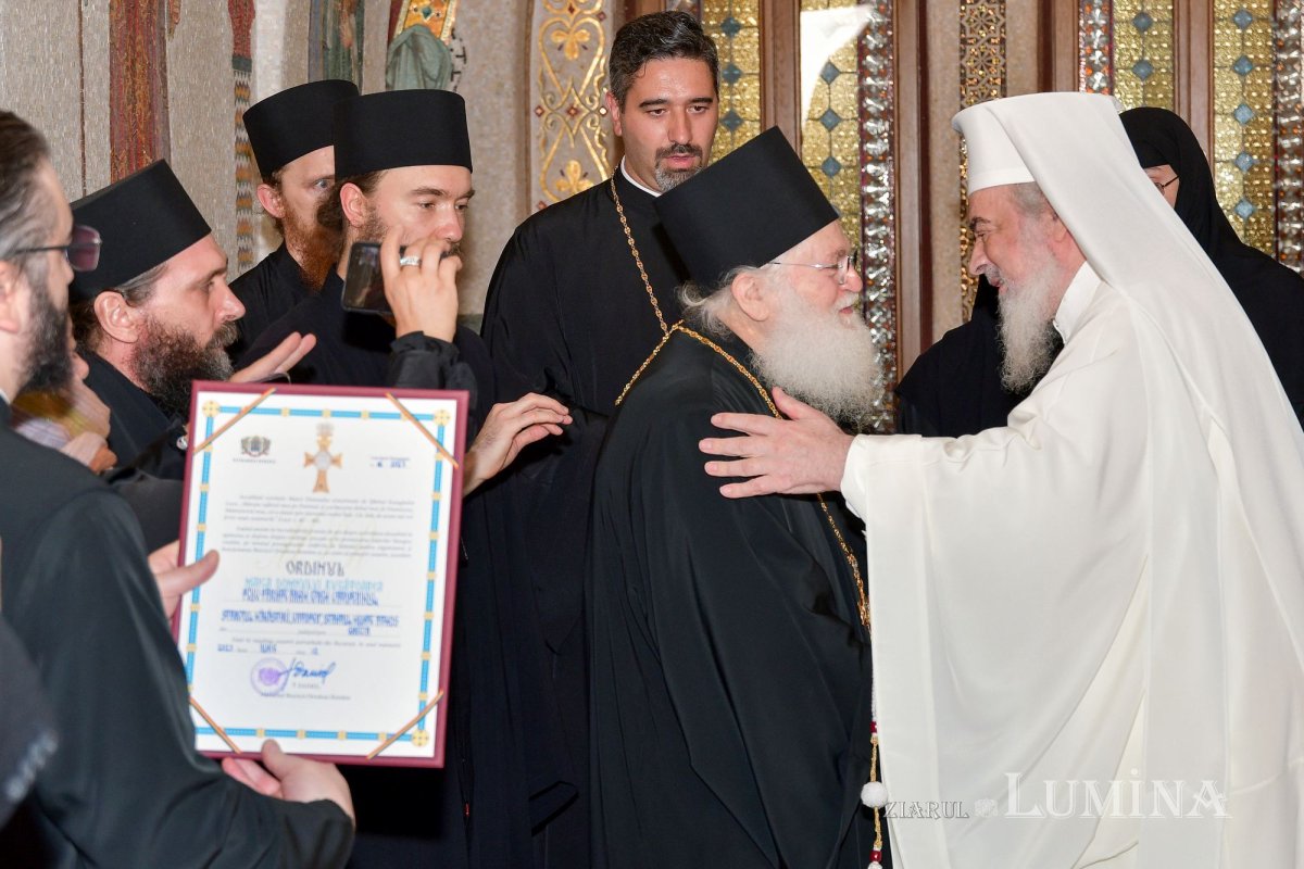 Patriarhul României l-a primit în vizită pe arhimandritul Efrem Vatopedinul 258315