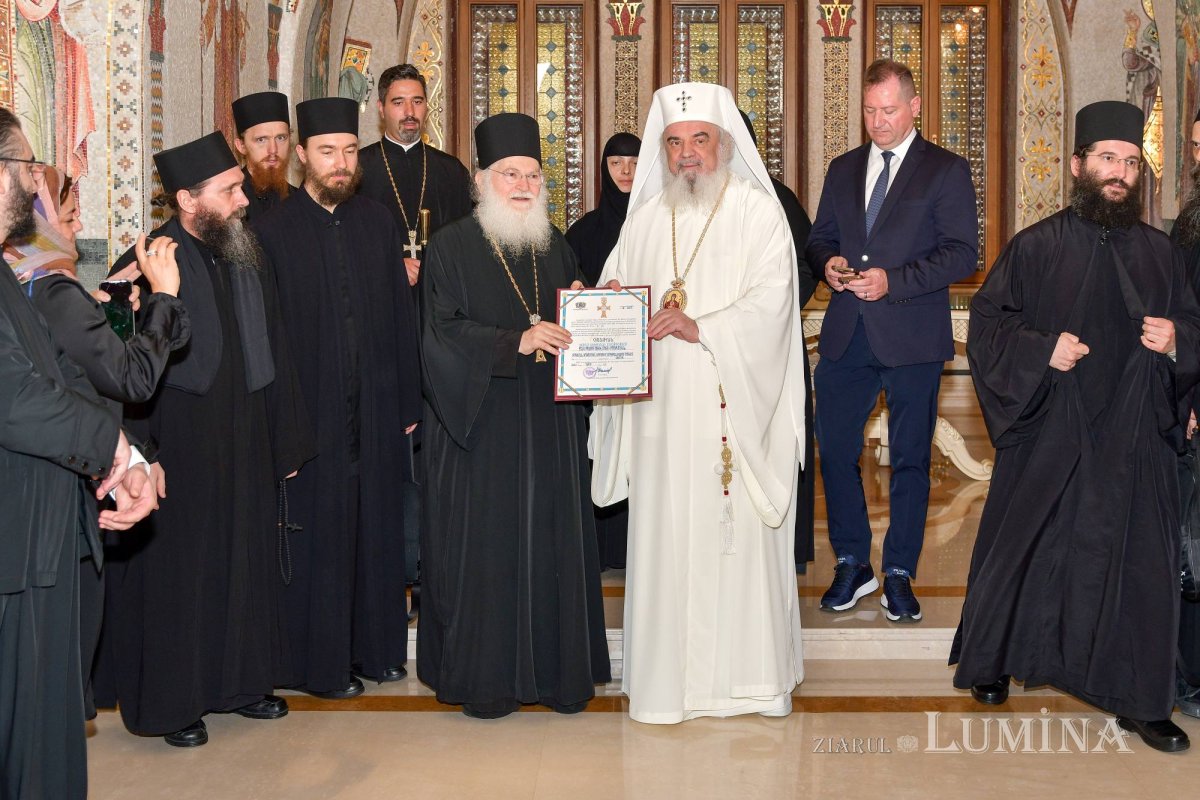 Patriarhul României l-a primit în vizită pe arhimandritul Efrem Vatopedinul 258317