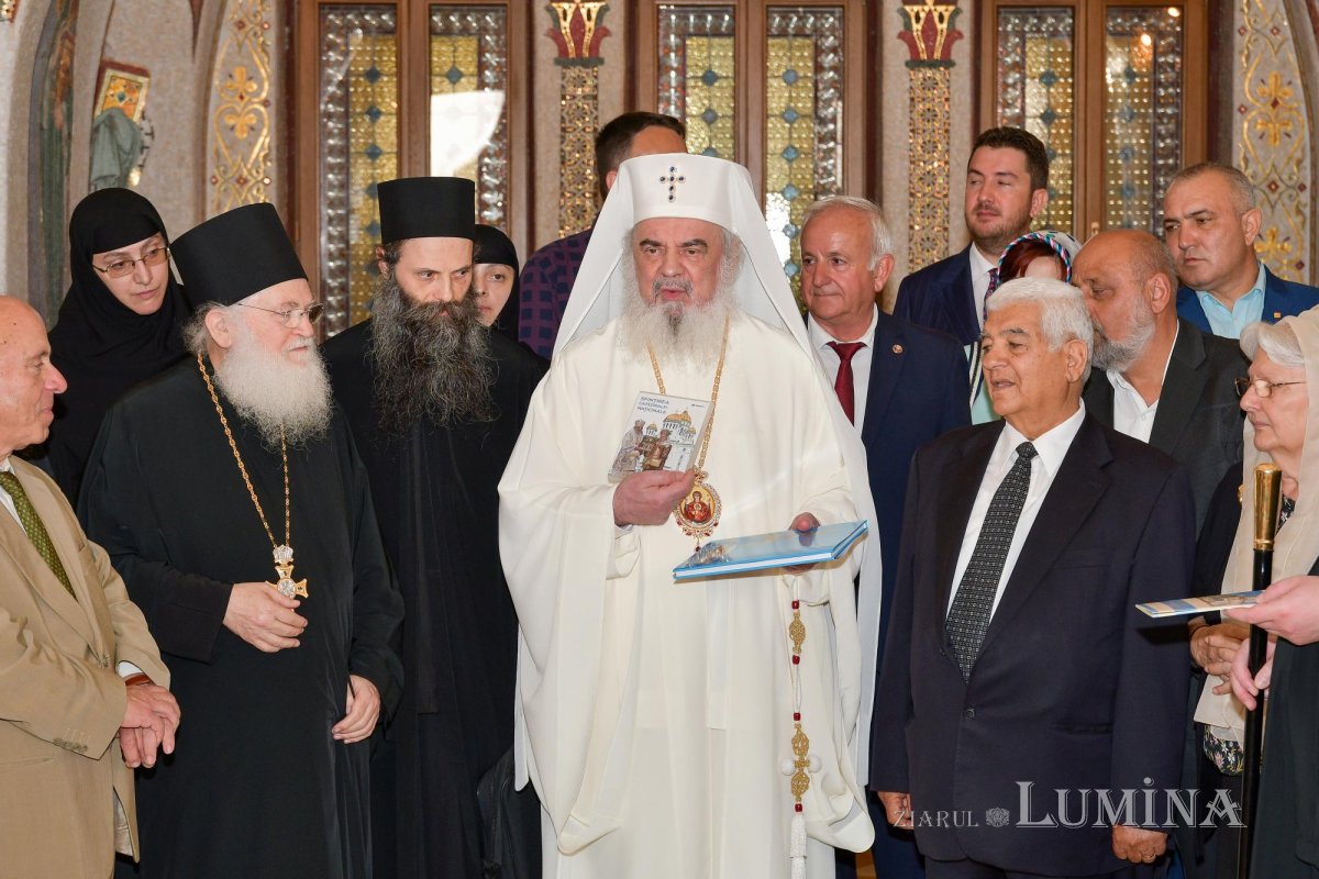 Patriarhul României l-a primit în vizită pe arhimandritul Efrem Vatopedinul 258326