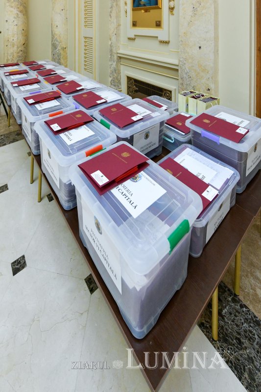 Patriarhul României a oferit noi Antimise bisericilor din Eparhia Bucureștilor 258465