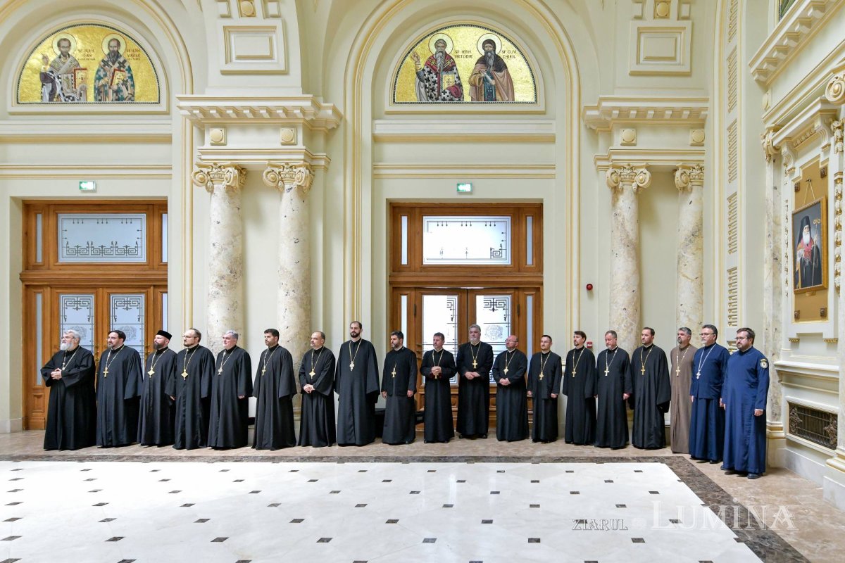 Patriarhul României a oferit noi Antimise bisericilor din Eparhia Bucureștilor 258477