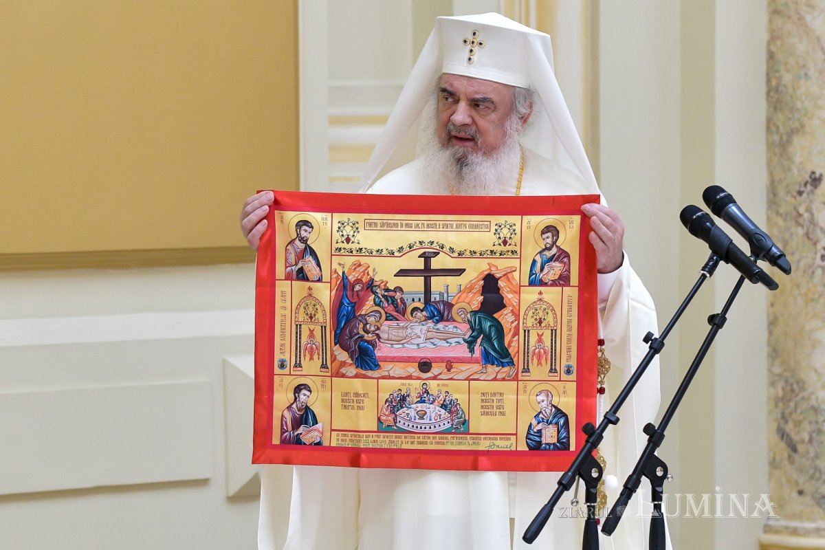 Patriarhul României a oferit noi Antimise bisericilor din Eparhia Bucureștilor 258478