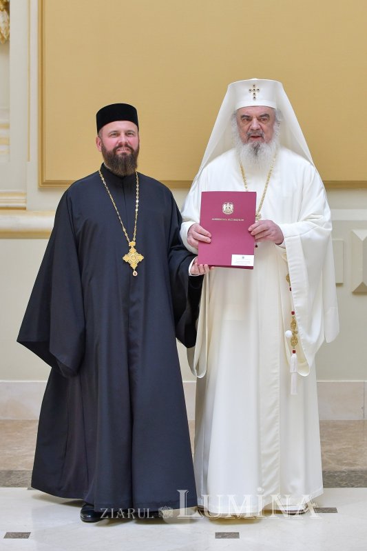 Patriarhul României a oferit noi Antimise bisericilor din Eparhia Bucureștilor 258482