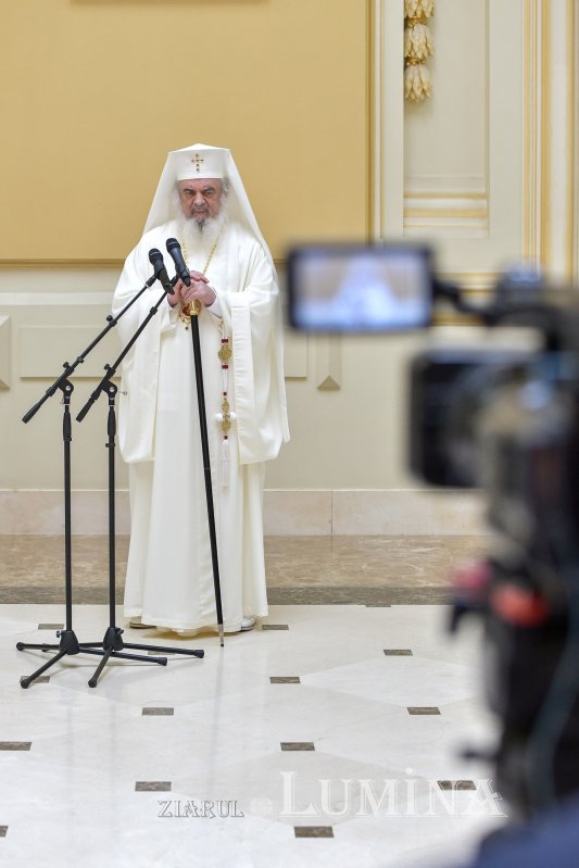 Patriarhul României a oferit noi Antimise bisericilor din Eparhia Bucureștilor 258500