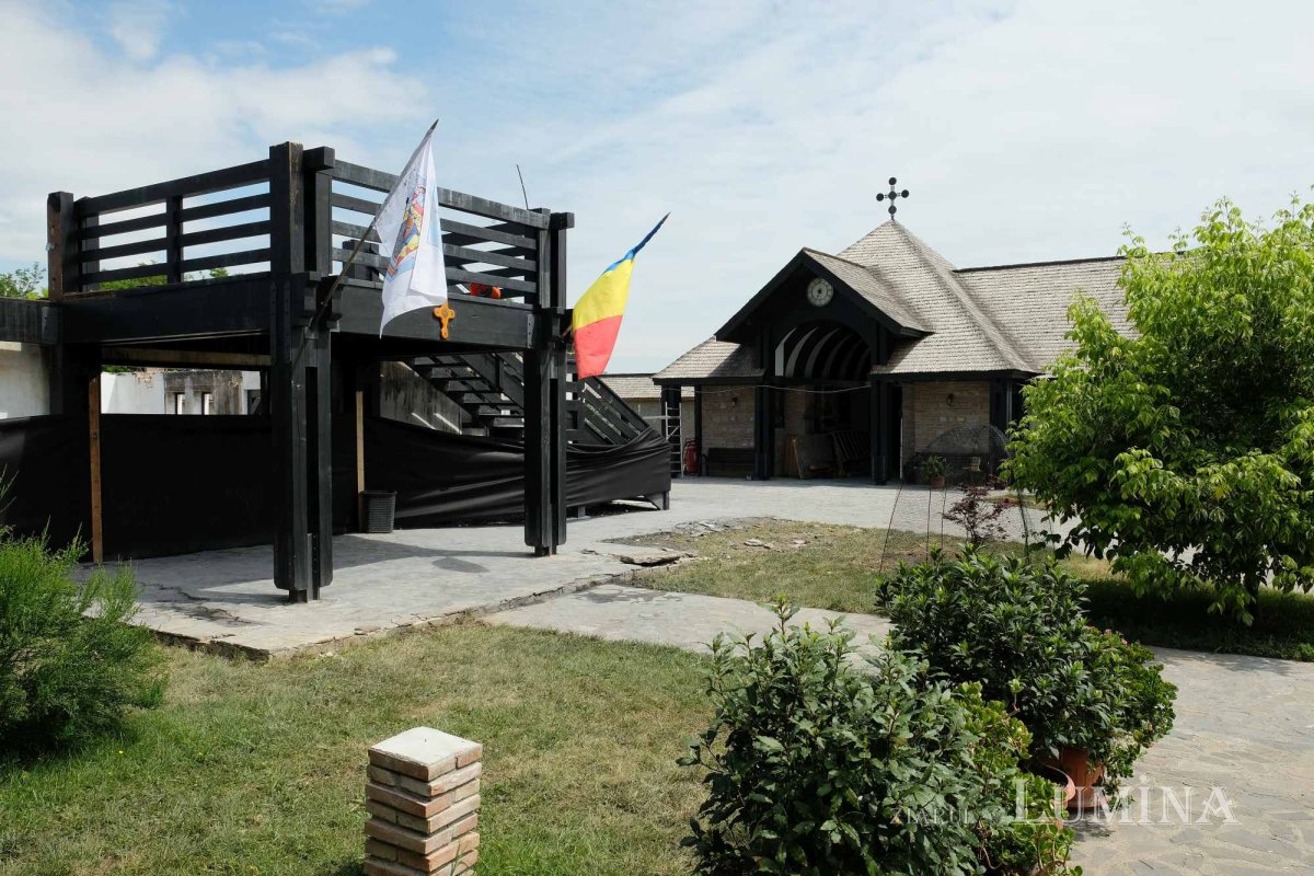 O mănăstire care va renaște din cenușă 258720