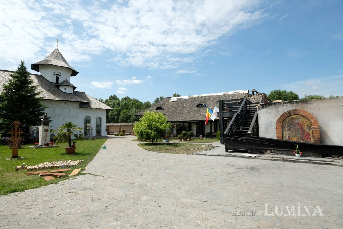 O mănăstire care va renaște din cenușă 258727